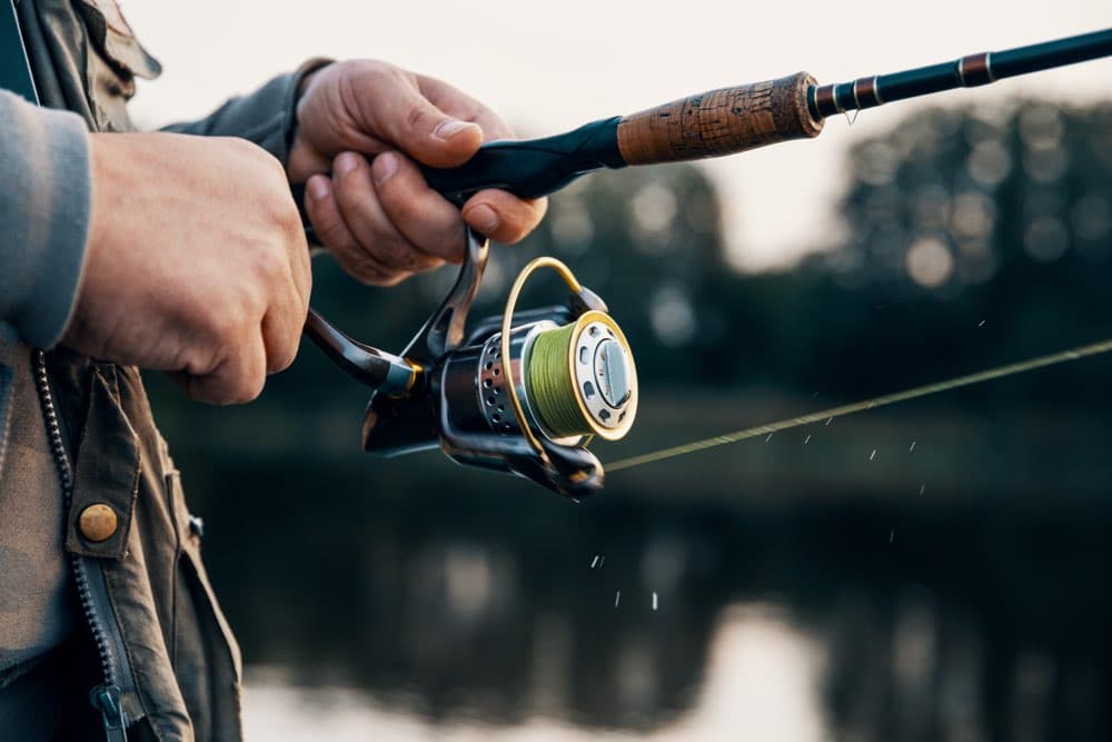 How to use the anti reverse on a fishing reel 
