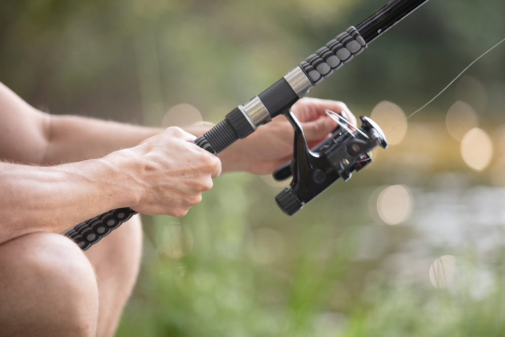Are There Left-Handed And Right-Handed Fishing Rods? - OutdoorsNiagara